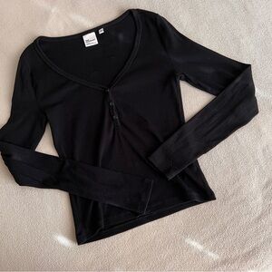 Aritzia TNA HomeStretch Ribbed Henley Long Sleeve T-Shirt Top Medium Black